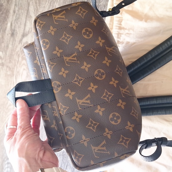 Louis Vuitton Palm Springs backpack - Picture 4 of 13